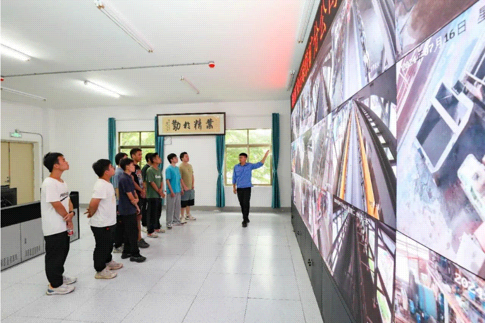 9名青年员工入职开云官方网页版-开云online(中国)
开云官方网页版-开云online(中国)石碌铁矿分公司2_副本.gif
